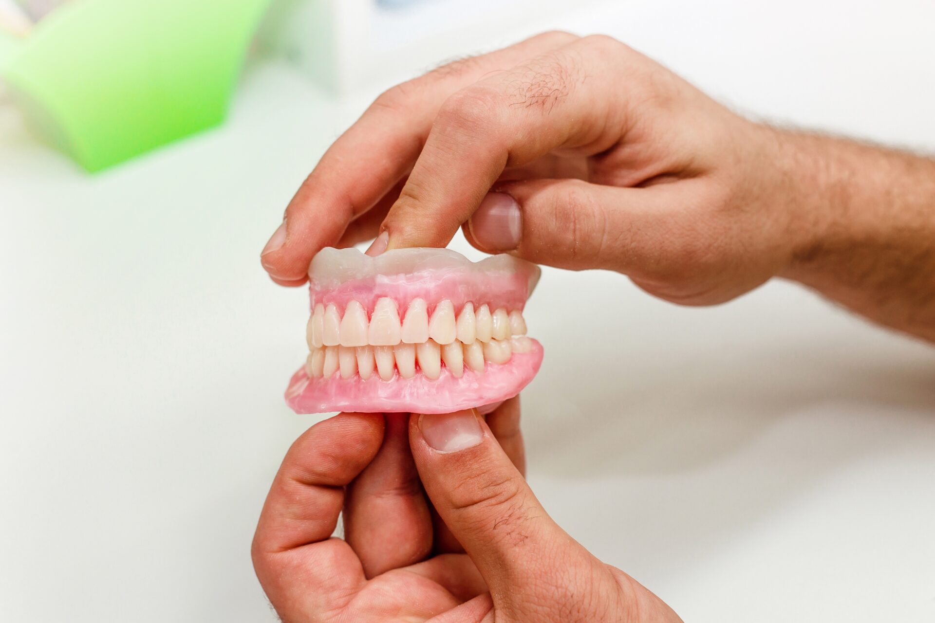 Artificial teeth of full mouth in the dental office<br />
